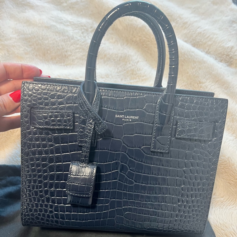 SAC DE JOUR NANO IN EMBOSSED CROCODILE SHINY LEATHER